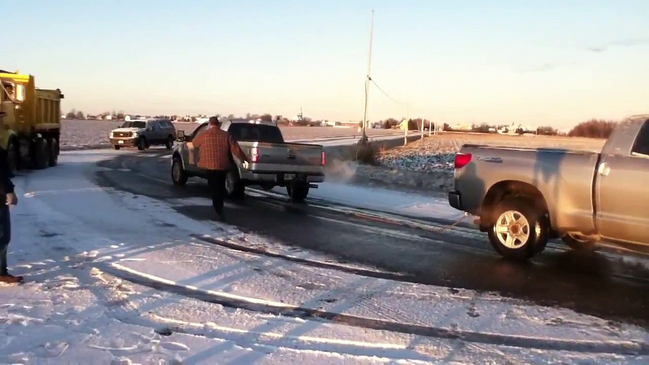 Автомобили, кто сильнее- Toyota Tundra vs Ford F-150