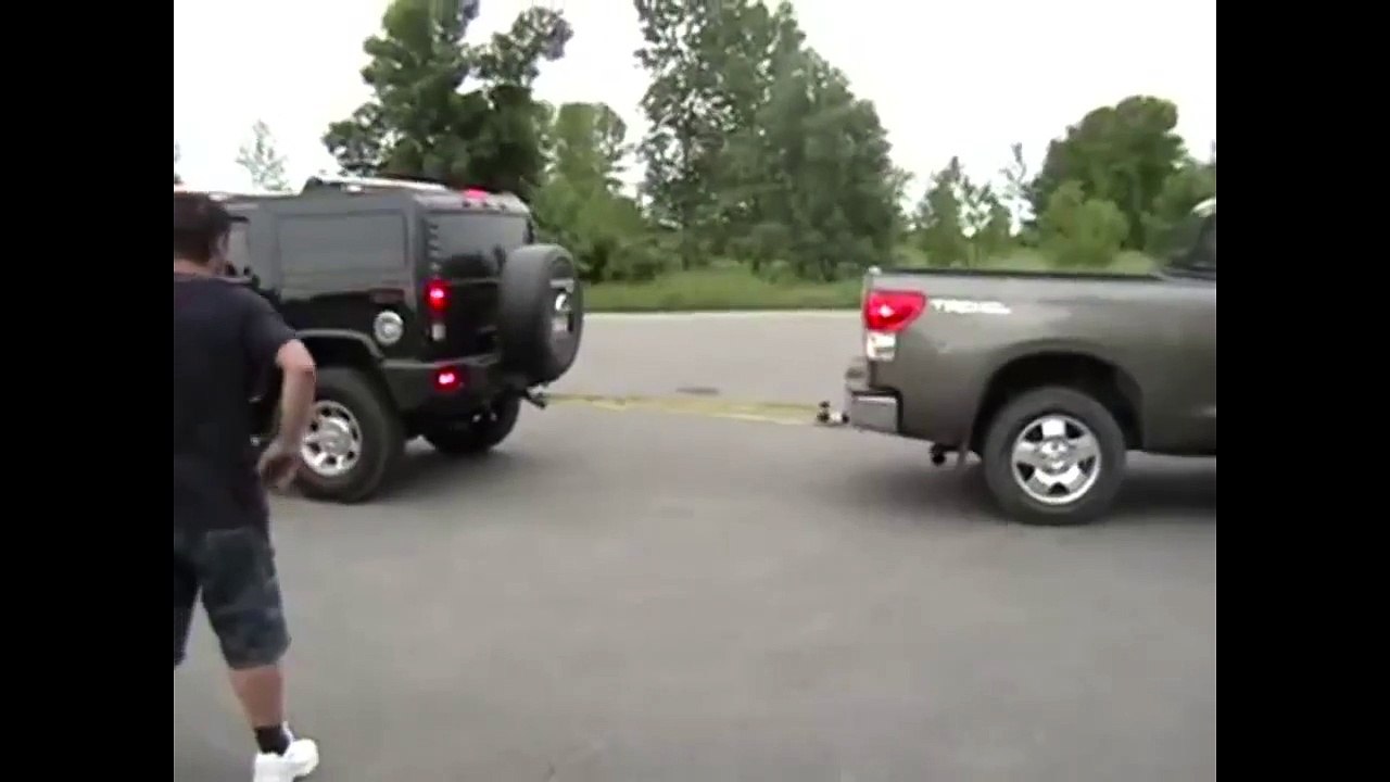 Автомобили, кто сильнее- Toyota Tundra vs Hummer H2