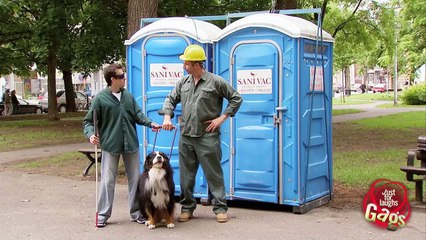 Слепой Падает с Туалета