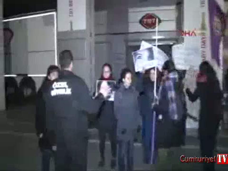 Kadınlar, Aile ve Sosyal Politikalar Bakanı'nı protesto etti