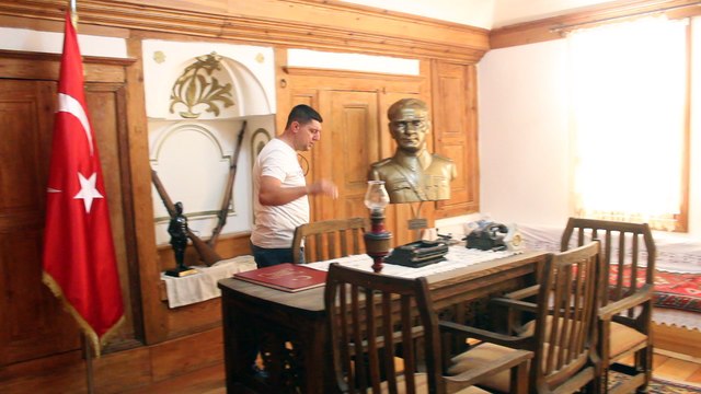 ŞUHUT ATATÜRK EVİ ATATÜRKÜN KALDIĞI ODA . HABİB AKALIN