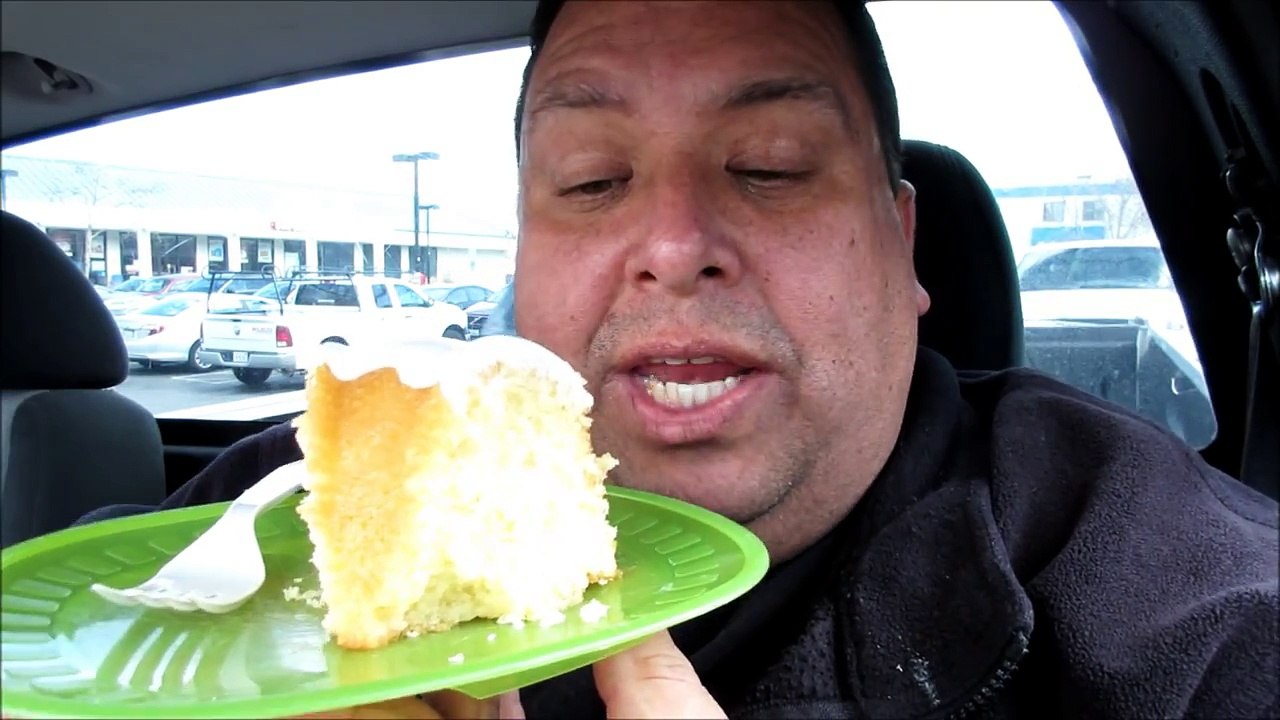 Patti LaBelle Vanilla Pound Cake Review...Its Soul Good!