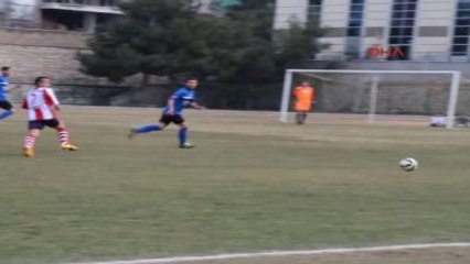 Amatör Küme Maçında Çıkan Kırmızı Kart Sahayı Karıştırdı