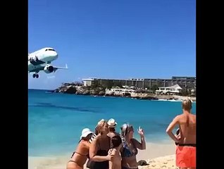 Prenses Juliana Hava Limanı fantastik uçak inişi