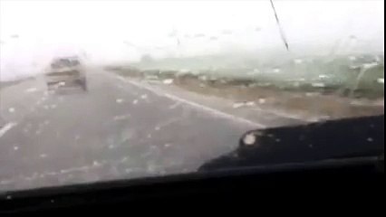 Hareket Halindeki Arabaya Yıldırım Düştü! Yok Böyle Bir Şey