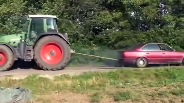 Трактор против BMW Tractor against BMW