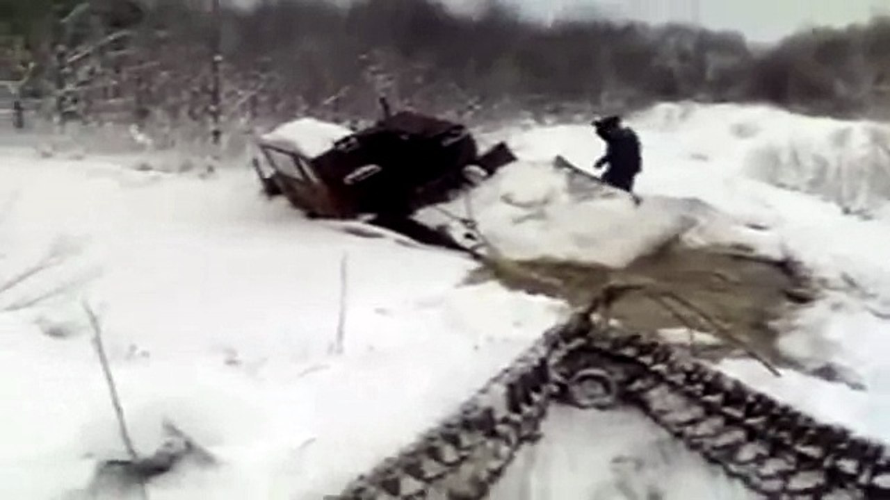 Трактор утоп. (Осторожно, мат)