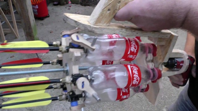 Fabriquer un lanceurs de flèches automatique avec des bouteilles de coca