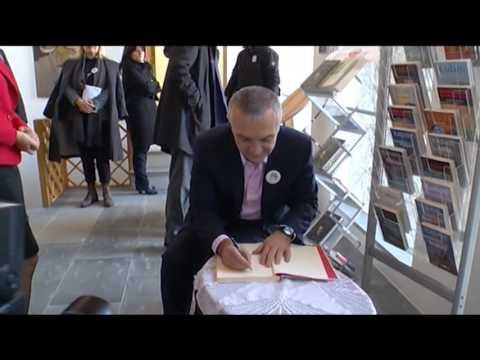 Report TV - Rindërtohet shtëpia e Kadaresë kryeministri Rama dhe kreu i kuvendit Meta në përurim