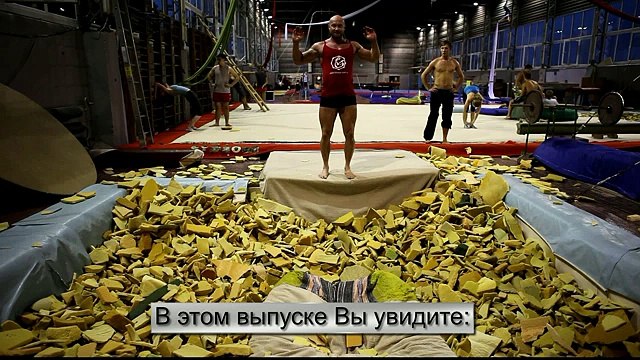 Качок Акробачок. Бодибилдинг, мышцы, акробатика сальто. Растяжка и спортивная гимнастика