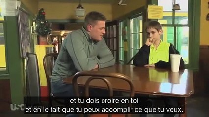 Une star de NFL vient en aide à un jeune garçon mal dans sa peau !