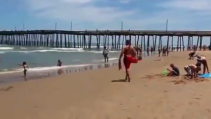 Le pire sauveteur en mer de la terre !