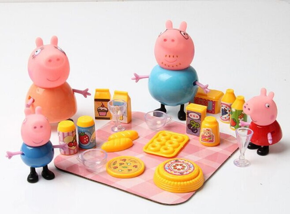 Peppa Pig George Pig na da Familia Voltas As Classrooms Jogando Bowling Peppa Pig Deluxe Kitchen Toy Baking with Mommy + Disney Frozen Deluxe Kitchen Toy Surprise Play Doh surprise eggs toy  barbie - Pig George e Peppa Pig Play Doh Alphabet