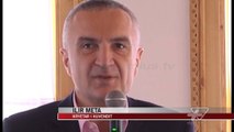 Rama e Meta në shtëpinë muze të Kadaresë - News, Lajme - Vizion Plus