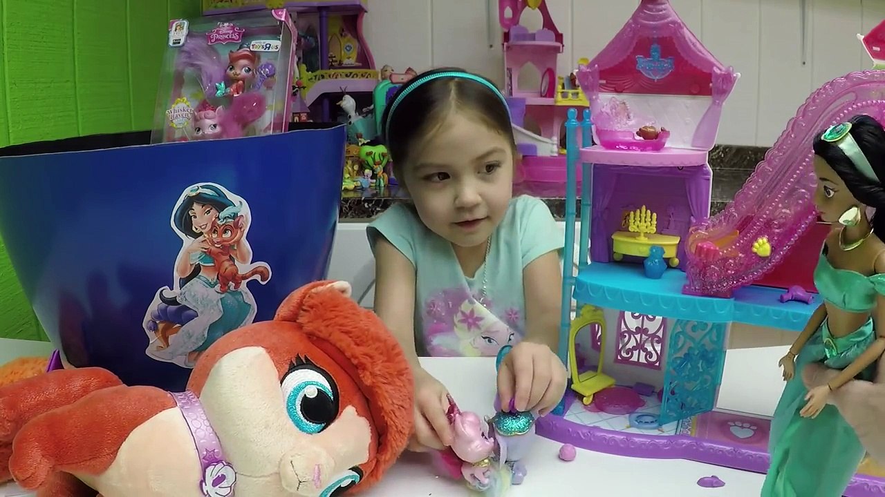 HUGE DISNEY PRINCESS SURPRISE EGG Toys Video PALACE PETS Magical Lights Pawlace Jasmine Do