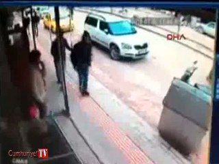 Freni boşalan TIR, 16 araca çarptıktan sonra durabildi