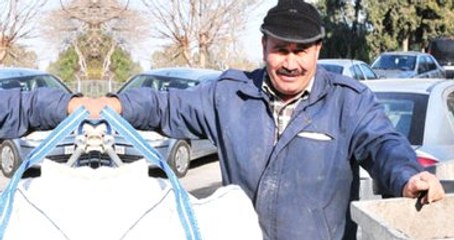 İzmirli Hurdacıdan 100 Çocuğu Isıtan İnsanlık Dersi