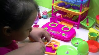 BABY COOK PLAY DOH!!!- peppa pig español and baby play kitchen toys