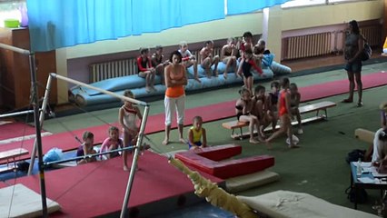 Спортивная Гимнастика Прыжок через козла