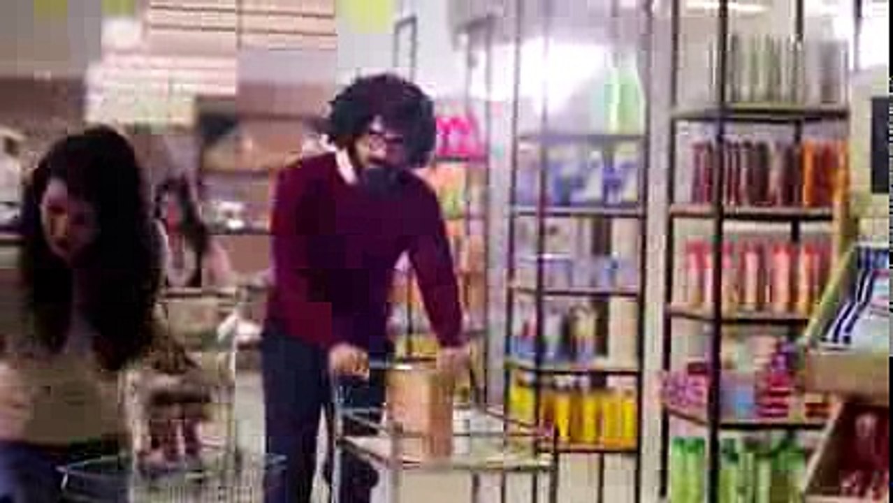 Hamza Ali Abbasi. Behind the scenes footage of lipton tvc a lady said "tabiyat tou theak he apki" when hamza offered her to check new tea