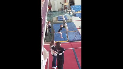 Юля-спортивная гимнастика. На бревне