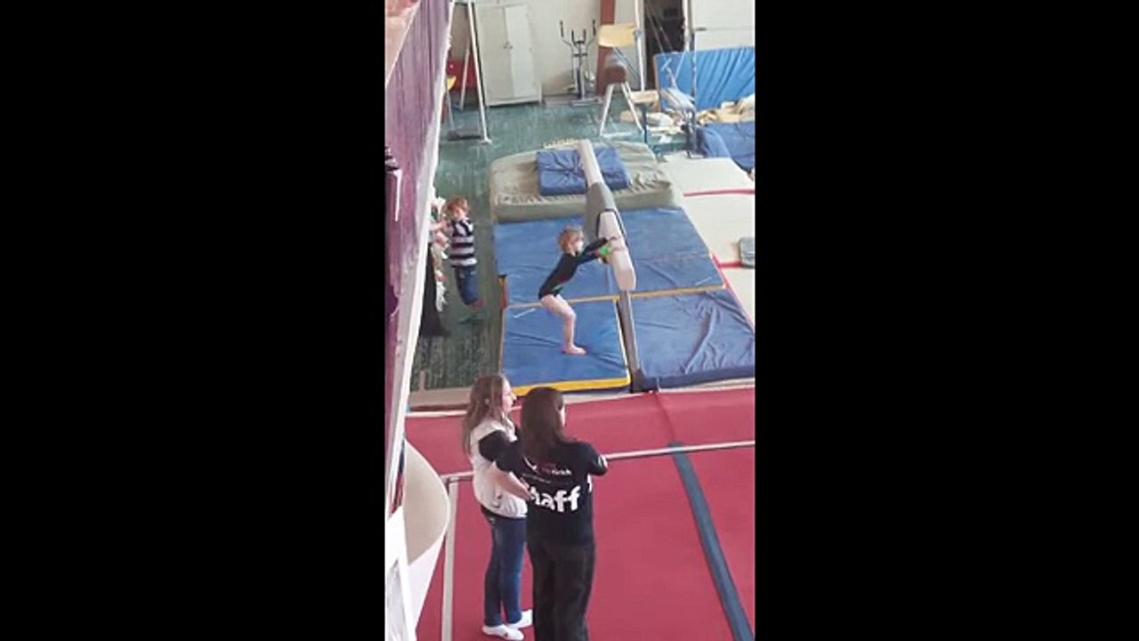 Юля-спортивная гимнастика. На бревне