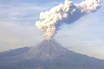 Time-lapse de l'éruption du volcan Colima au Mexique
