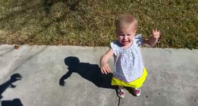 Un papa a trouvé une drôle de façon de faire peur à sa fille