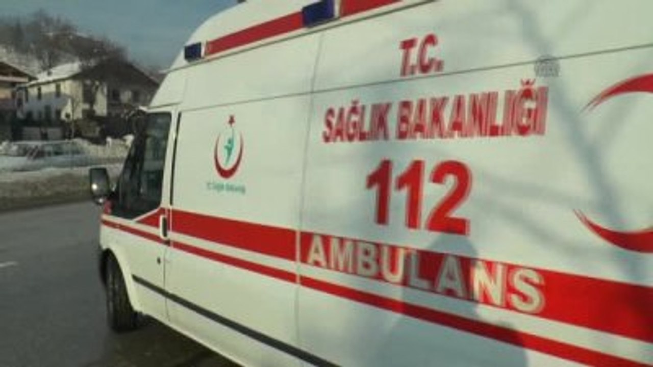 Otomobil Devrildi: 4 Yaralı