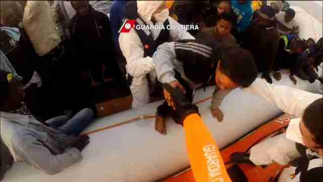 Cientos de rescatados siguen engrosando tragedia humana en el Mediterráneo