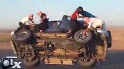 سائق محترف جدا - رافع العربية على عجلتين و بيتصور