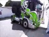 سائق شاحنة محترف بالفطرة - لف العربية في الحارة المزنوقة