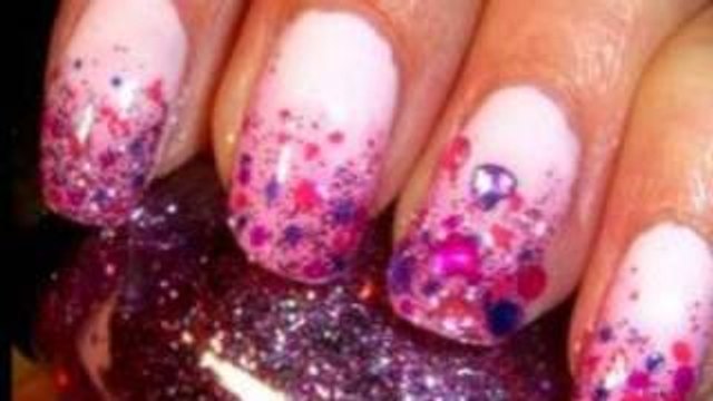 .:.Sparkly Party Girl Nails.:.