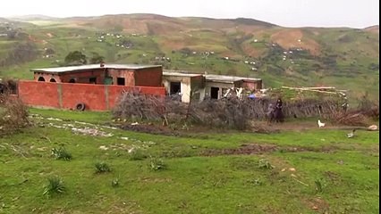 يحدث في تونس في 2015 : عائلة بدون هوية أو جنسية !!