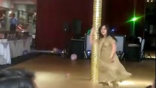 Best Pakistani Girls Dance on Mehandi Wedding Dance 2016