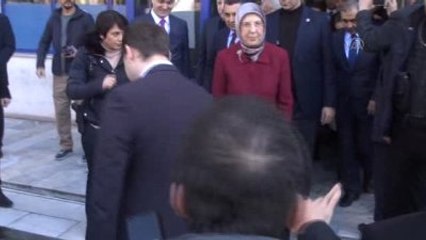 Bakan Ramazanoğlu, Yürüme Engelli Hülya Sabas'ı Evinde Ziyaret Etti