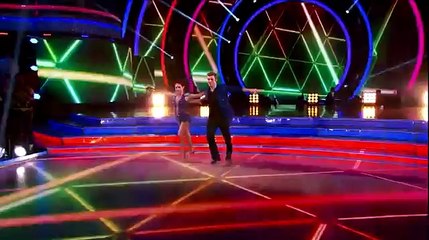 Download Video: Bindi Irwin & Derek vs Nick Carter & Sharna “Samba Dance Off\