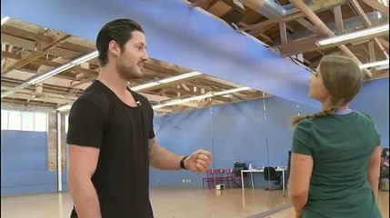 Bindi Irwin Has an Adorably Awkward Rehearsal With New DWTS Partner Val Chmerkovskiy - Sneak Peek