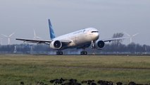 Garuda Indonesia - Boeing 777-300 ER - Perfect quick landing at AMS (PK-GIA)