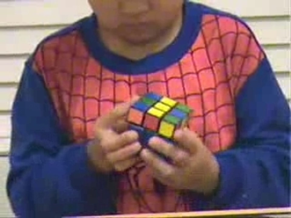 Petit de 6ans ki fé un rubiscube en 37seconde