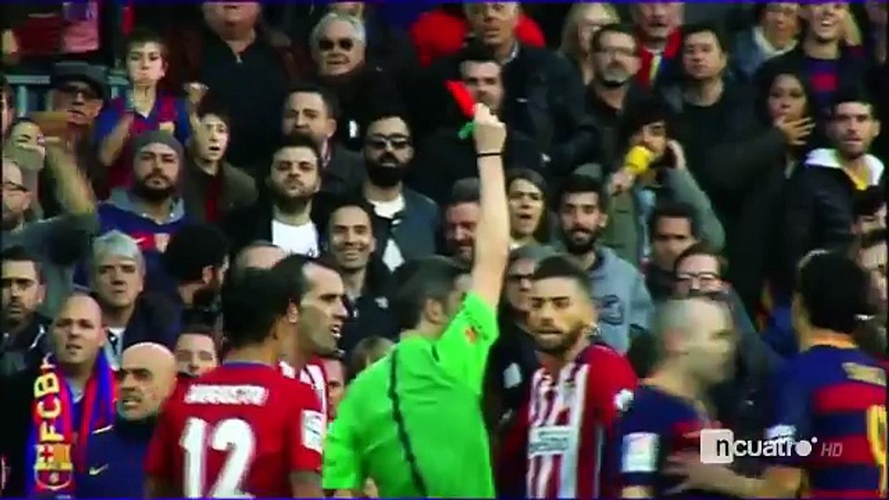 Así fue el lío que se montó en los banquillos tras la dura patada de Filipe Luis a Lionel Messi