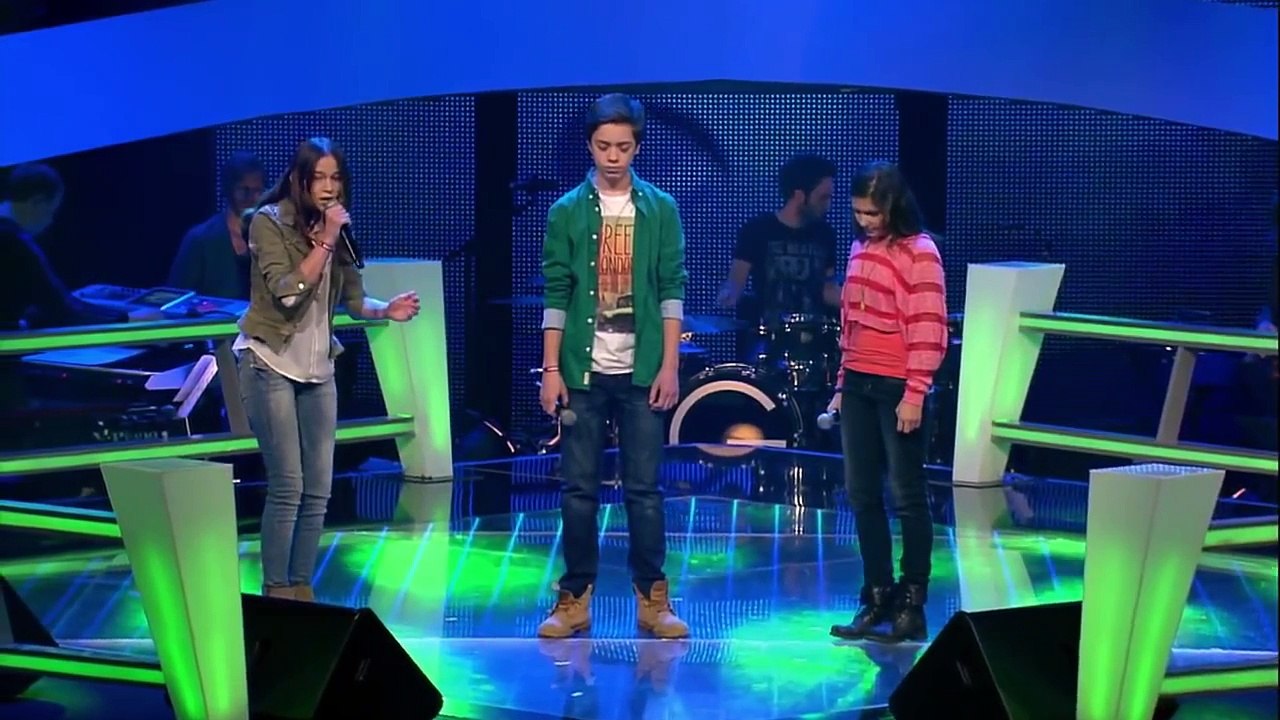 London Grammar - Strong (Hannah, Saphira, Carlo) | The Voice Kids 2014 | BATTLE | SAT.1