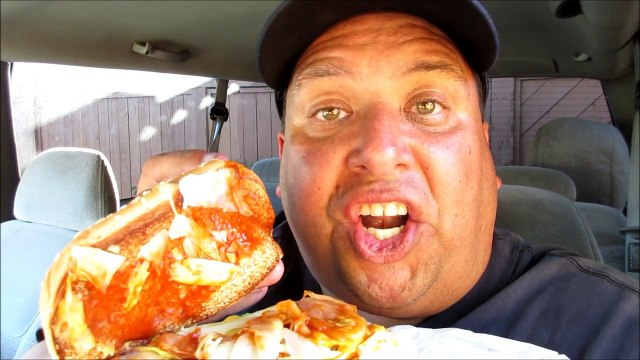 Burger Kings® Extra Long Sriracha Cheeseburger REVIEW!