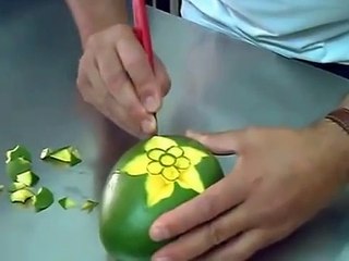 Tỉa hoa nghệ thuật trên trái xoài - vietflower.info