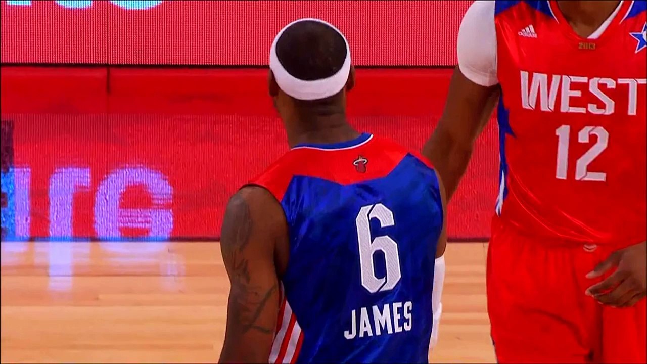 Craig Sager interviews Kevin Garnett at the 2013 NBA All-Star Game