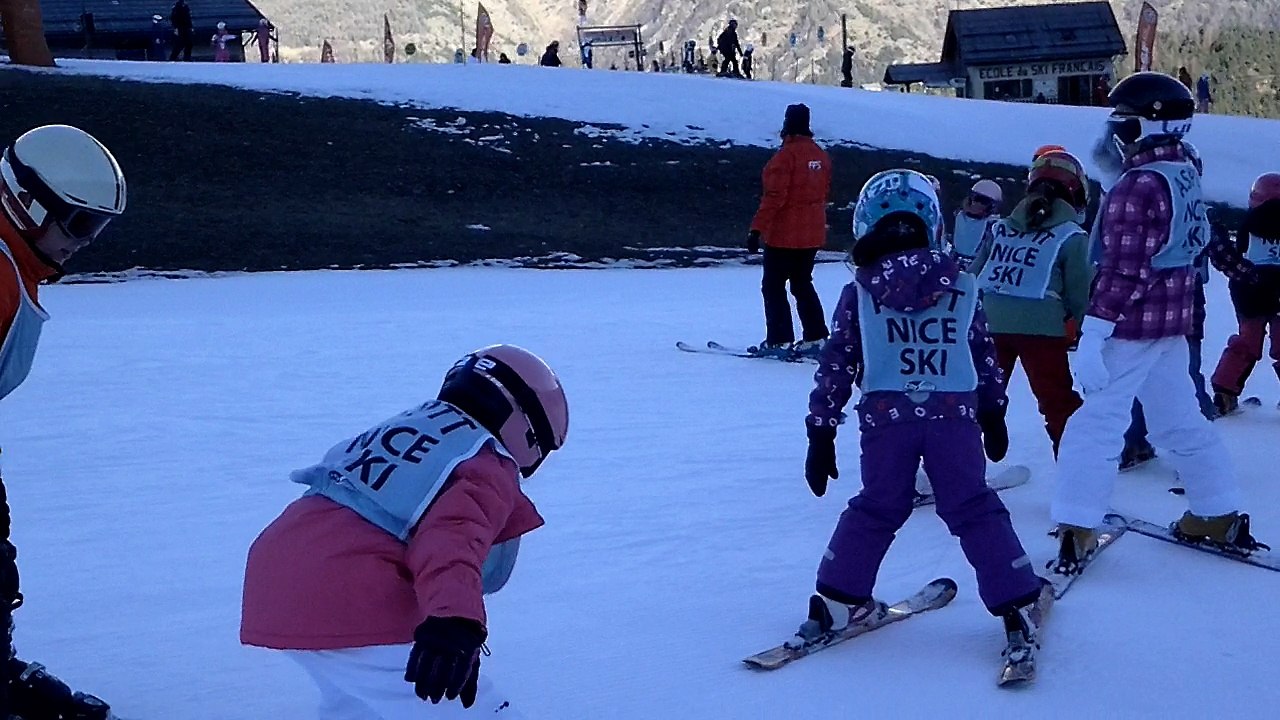 apprentissage mains sur les genoux #ski #ASPTTNice