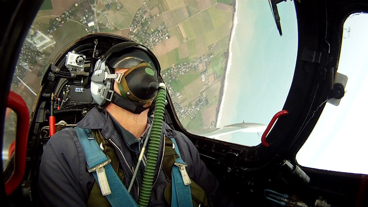 Voltige Fouga Magister verticale piste du Havre le 26 Janvier 2016.