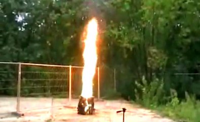 2538 Pinpon Topunu Kibritle Yaktı