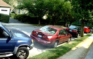 Park Halindeki Arabaya Çarpıp Kaçtı