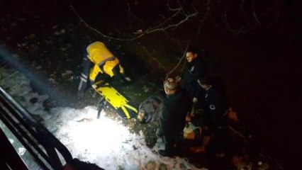Köprüden Dereye Atlayan Suriyeli'yi Polisler Kurtardı